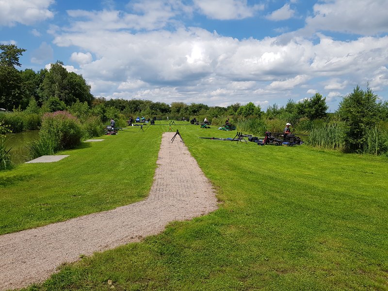 Vissen op snake lake berenkuil