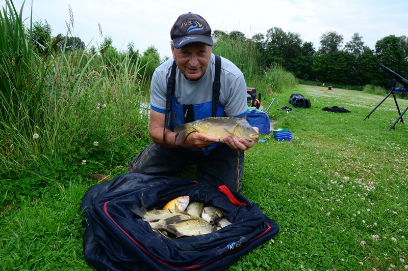 Vissen op snake lake berenkuil