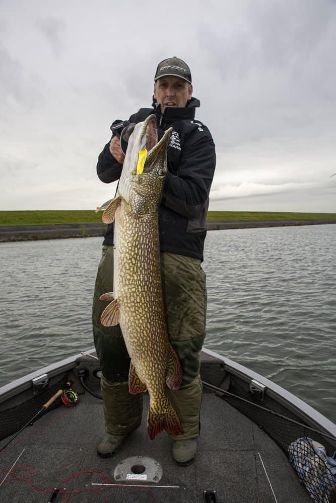 …en terecht, want wie durft er nu een snoek van 134 cm met een lepel te belazeren!