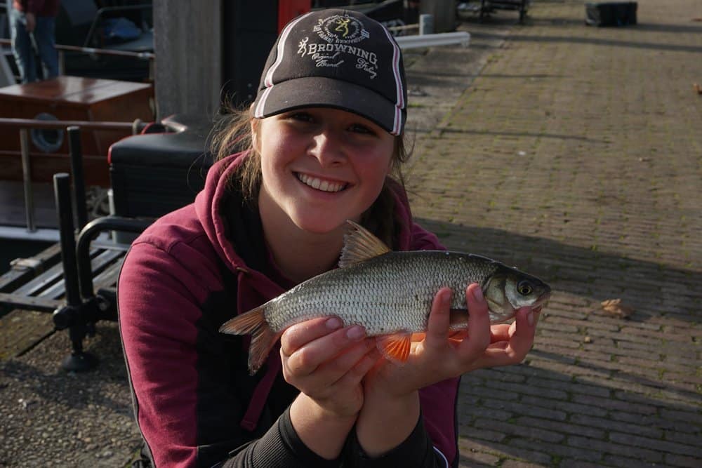 Alhoewel de soortensamenstelling van de vangst anders was dan ‘normaal’, was het Elburg als vanouds: een flink leefnet vol met vis!