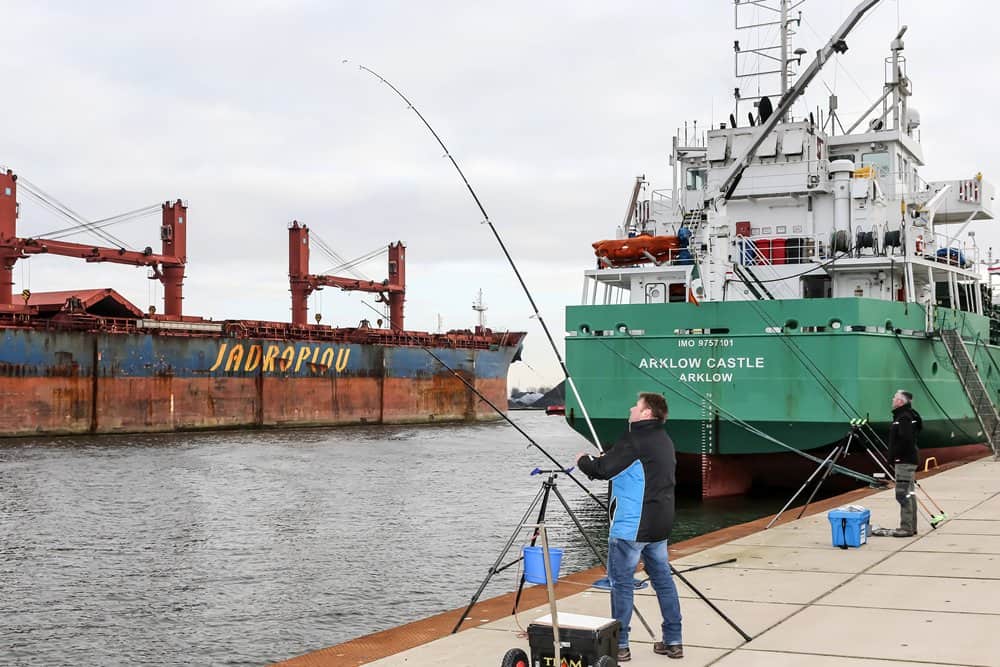 Grote scheepskanalen met veel diepgang hebben de voorkeur.