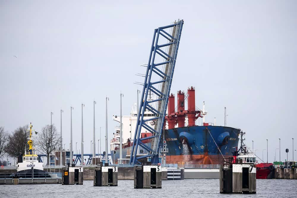 Grote scheepskanalen met veel diepgang hebben de voorkeur…