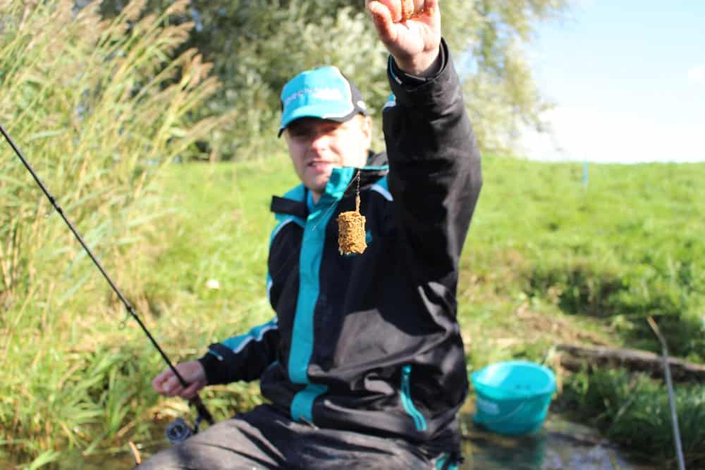 Bij het vissen op kleine vis heeft een set-up met gevlochten hoofdlijn en een stukje Feeder Gum een meerwaarde.