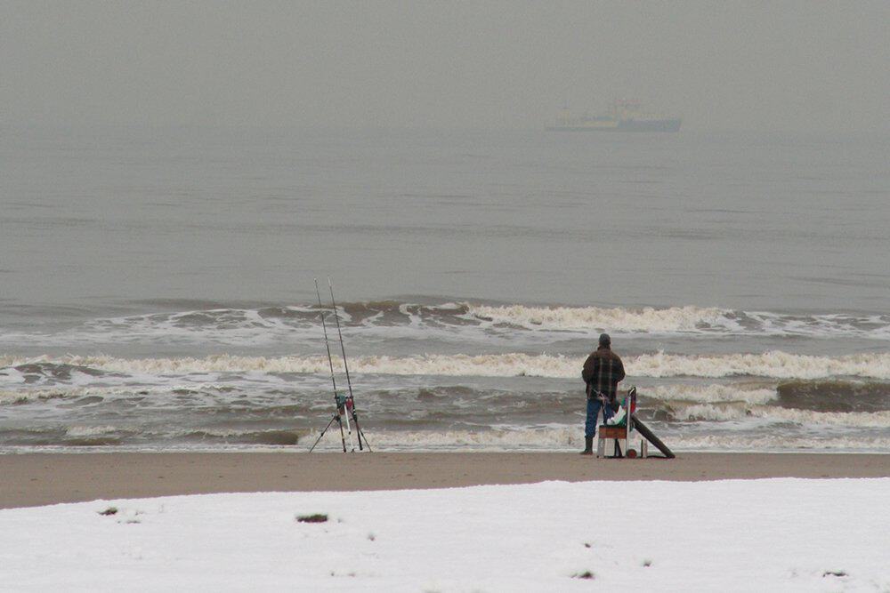 Met het kouder worden van het water komen de garnalen steeds dichter onder de kust. Ze worden gevolgd door wijting en schar.