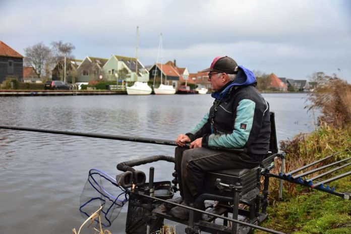 We treffen Simon aan een schilderachtig stukje van het Noord-Hollands Kanaal.