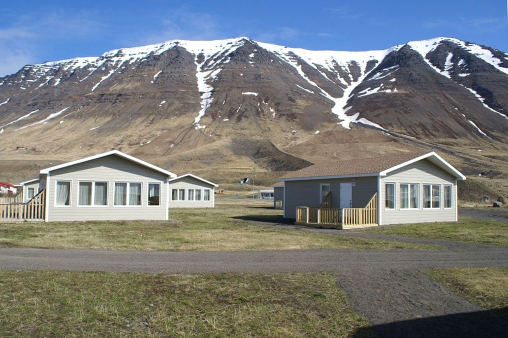 Je kunt kiezen uit twee locaties om te verblijven, te weten Sudureyri en Flateyri.