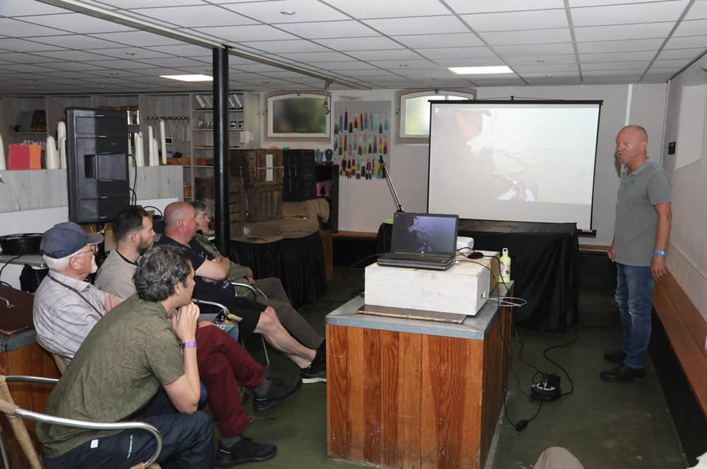 Voor de lezingen is de volgende keer een grotere zaal nodig, er was vaak niet genoeg plaats om iedereen te laten zitten.