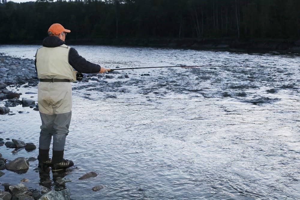 Noorwegen bestaat niet alleen uit de bekende fjorden met toegang naar de open zee, maar heeft ook duizenden meren, rivieren en beken vol forel, vlagzalm, snoek en natuurlijk zalm en zeeforel.