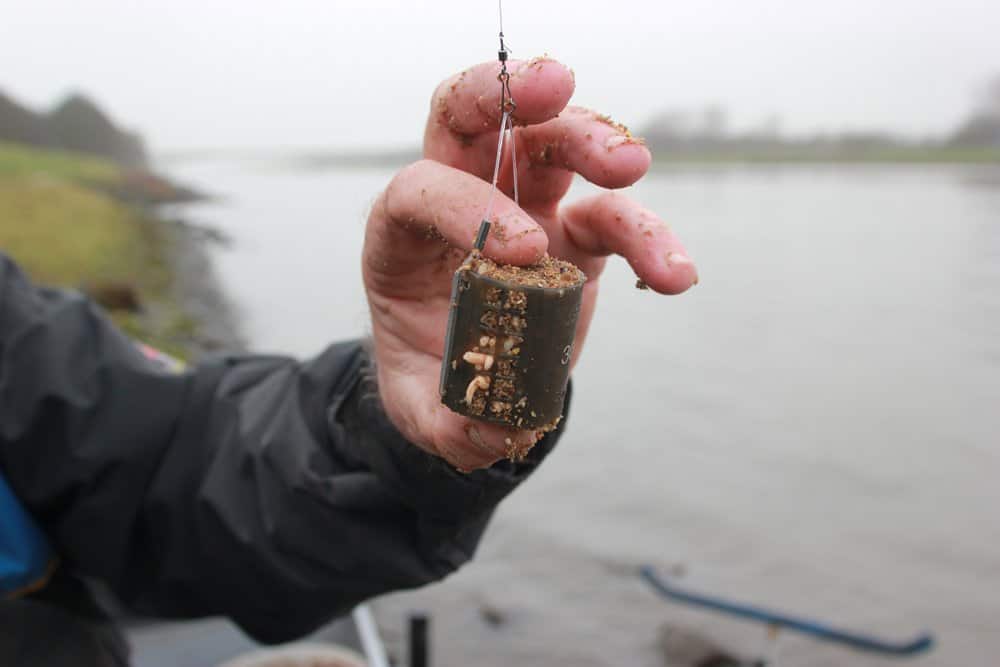 Met veel wind werpt een speedkorf zuiverder en verder dan een traditionele korf.