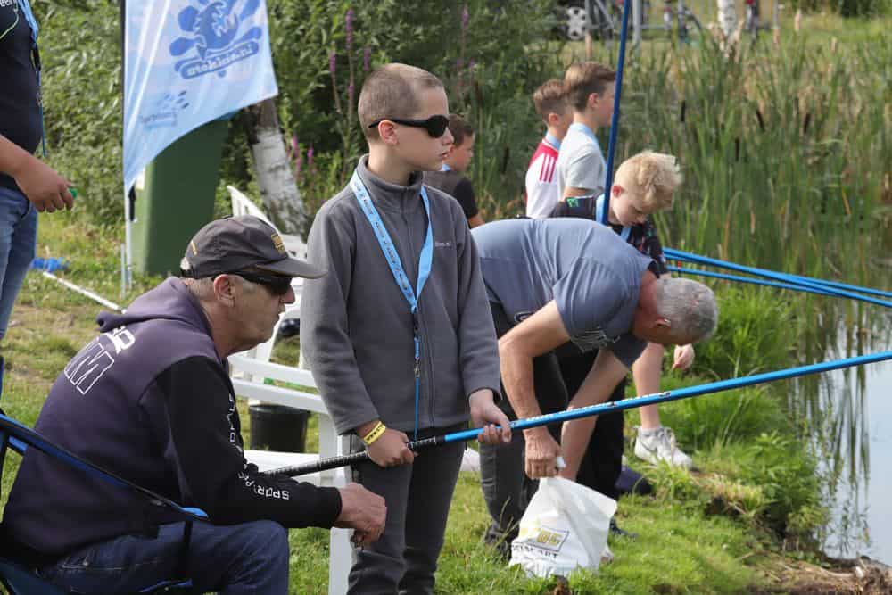 De dobber stond meestal niet lang stil, werd telkens onder getrokken.