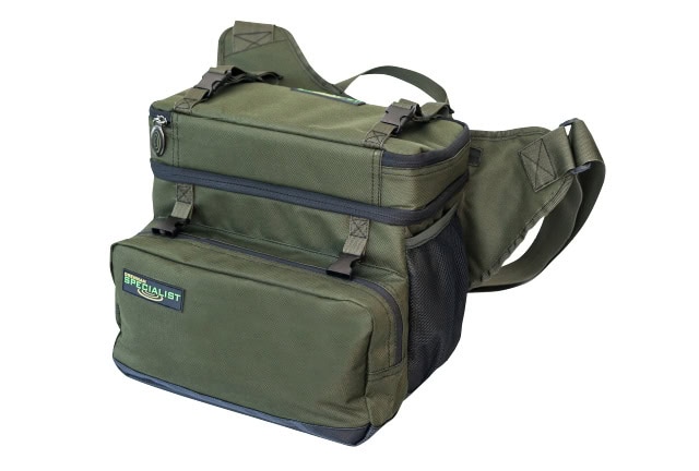 De Drennan Specialist Compact 20L Roving Bag is gemaakt van een sterke en duurzame 600 denier stof met een versterkte, waterdichte basis.