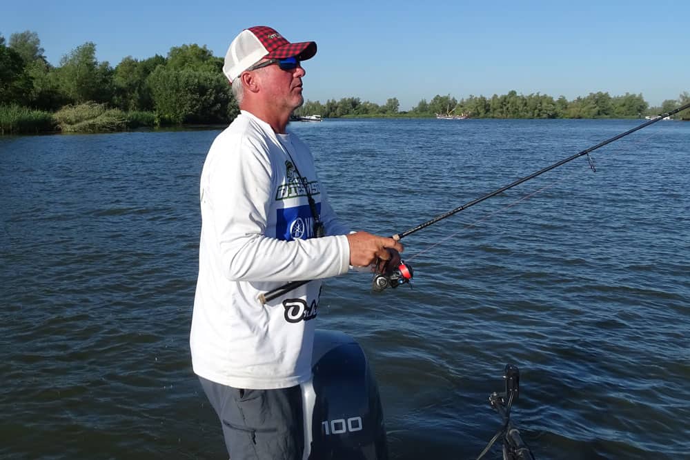 Lekker werpen op snoek en baars in de uitdunnende begroeiing.