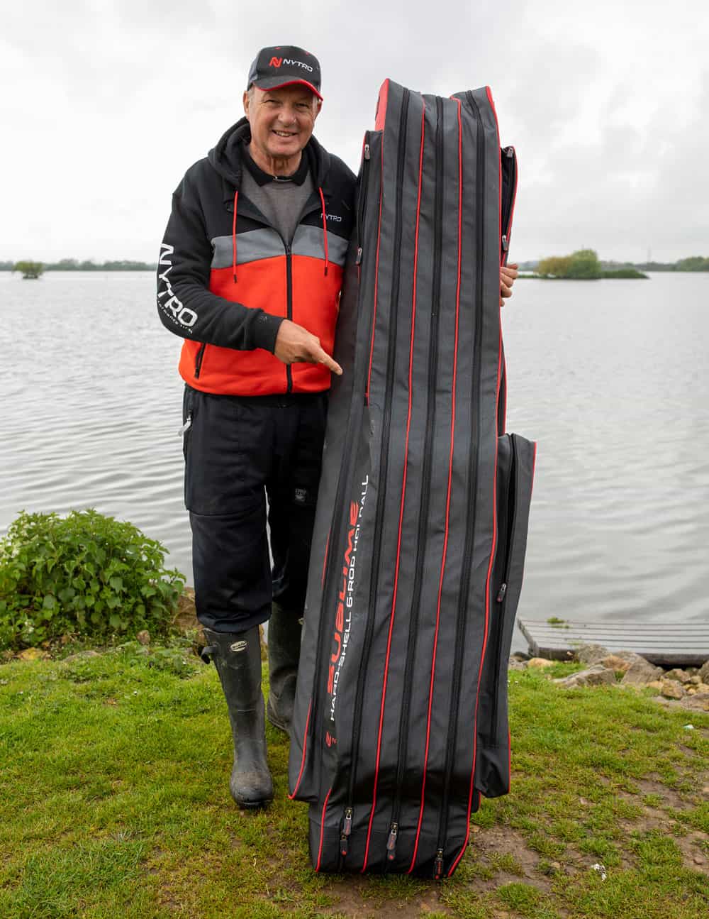 Gemakkelijk schoon te maken PVC buitenkant, vervaardigd van zware, duurzame 600D stof.