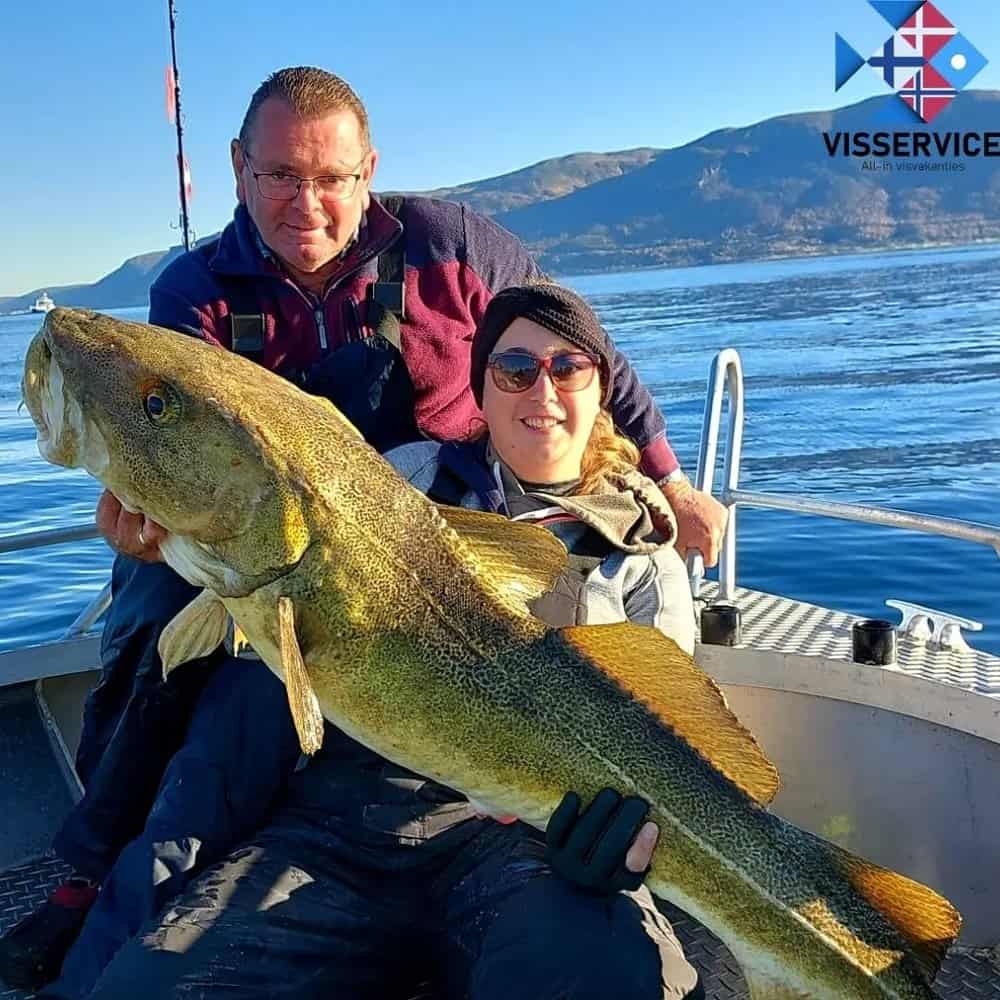 Door de jarenlange ervaring op de fjorden en oceaan bij hun locaties, weten zij precies waar te zoeken.