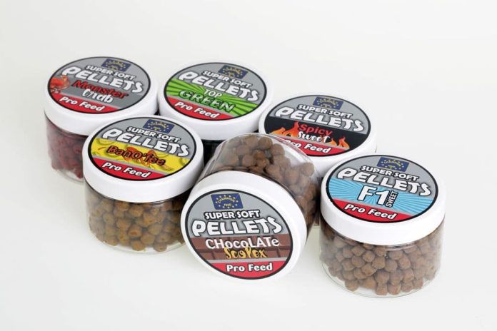 De Champion Feed Pro Feed - Super Soft Pellets uit het assortiment van groothandel JV Baits zijn zachte pellets welke perfect op de haak te prikken zijn.