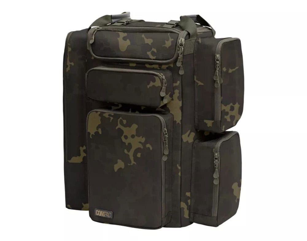 De Korda Compac Rucksack Dark Kamo 60 L is een grote rugzak speciaal bedoel voor karpervissers die hun spullen liever op hun rug dragen.