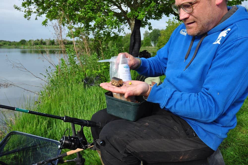 …gevuld met alleen geweekte Coarse pellets.