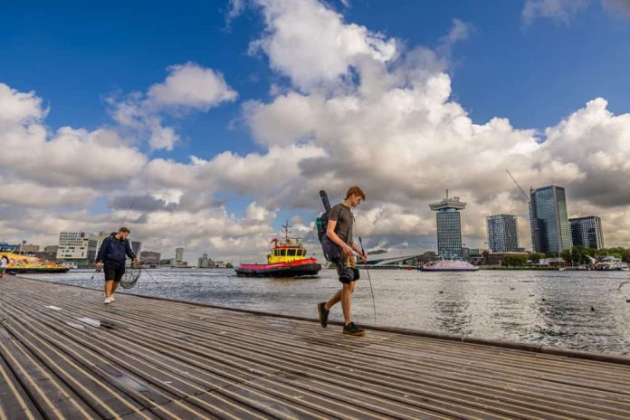 Woensdag 20 september heeft Amsterdamse gemeenteraad gestemd over het voorstel van de Partij voor de Dieren om het sportvissen nagenoeg onmogelijk te maken.