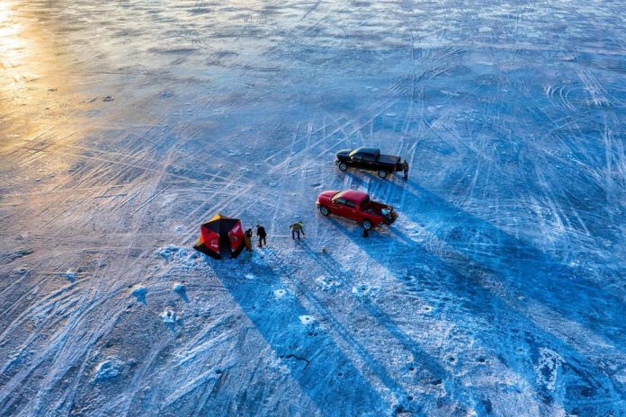 In Minnesota hoef je nooit je hengel op te bergen, want je kunt er het hele jaar door vissen. Van vliegvissen in de zomermaanden tot ijsvissen in de winter (december – maart).