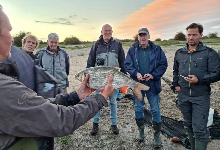 Winde gevangen met de zegen in de rivier (Bron: Jelger Herder)