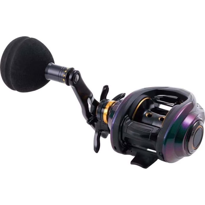 De Abu Garcia Salty Stage Concept Free-L Reel uit het assortiment van Hengelsportzaak van de Ven in Dordrecht is een éénmalige uitvoering van een zoutwater, low profile werpreel.