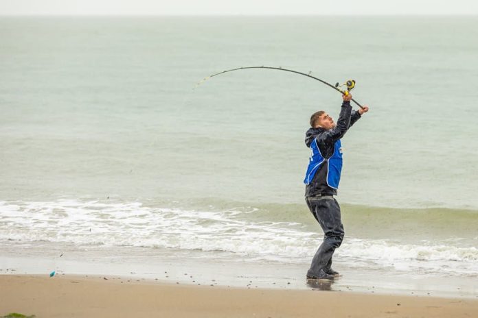 Aan het Banjaardstrand werd vrijdag de vierde wedstrijd gevist van het WK Kustvissen voor Junioren.