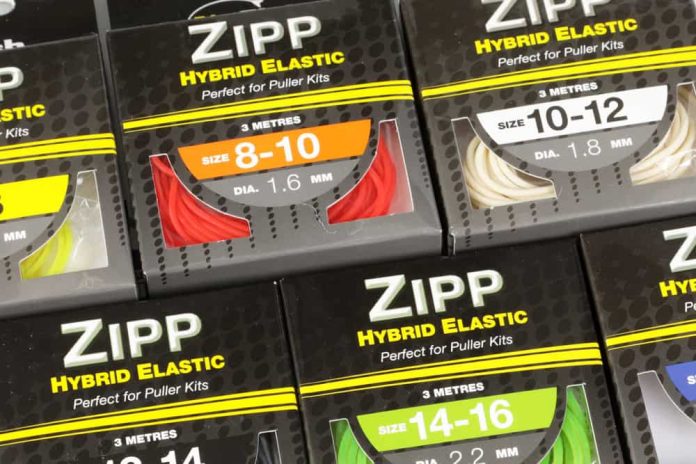 Zoals de naam al suggereert, is de NuFish Zipp Hybrid Elastic uit het assortiment van JV Baits een kruising tussen een hol elastiek en een massief elastiek.