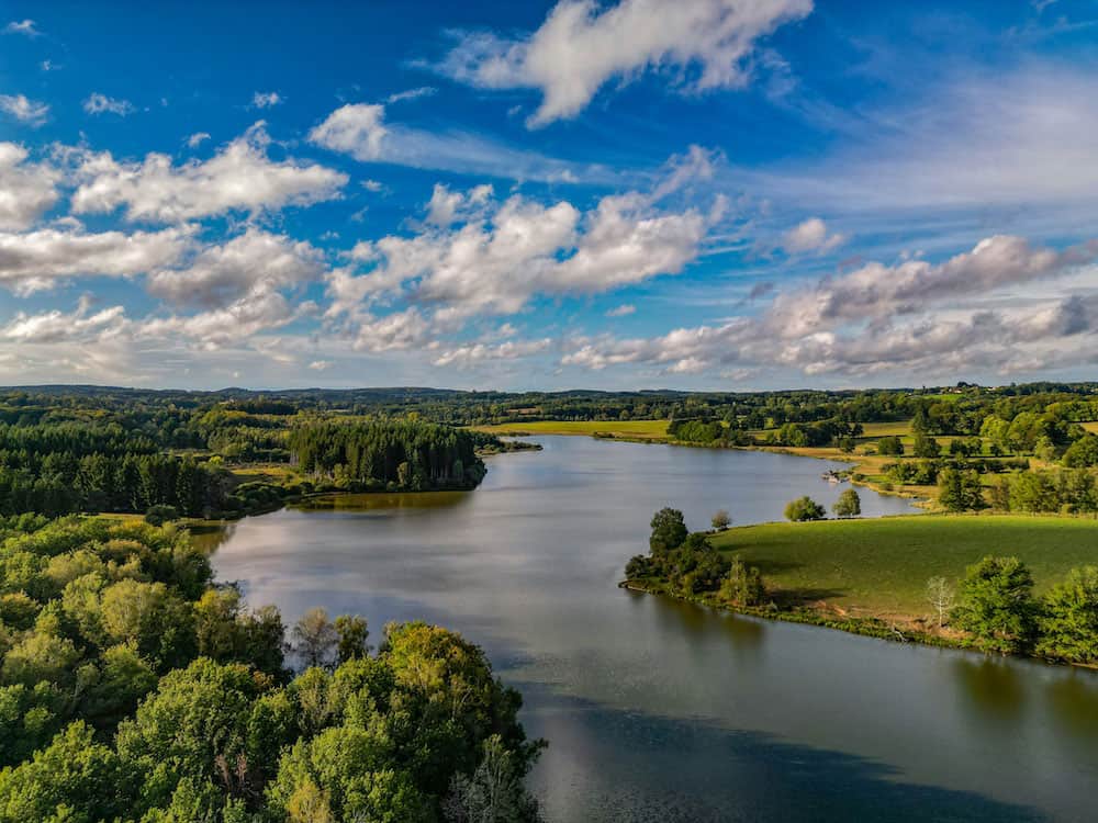 Ook qua visserij en voorzieningen is het water prima vergelijkbaar met openbaar water: echt een bestemming voor de visser die prijs stelt op rust, ruimte en een fantastische omgeving.