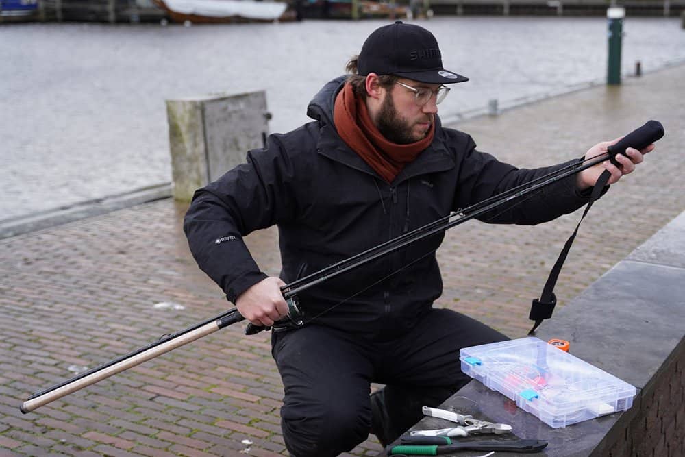 Doodaas vissen op snoek wordt op twee manieren gedaan: met de dobber en statisch.